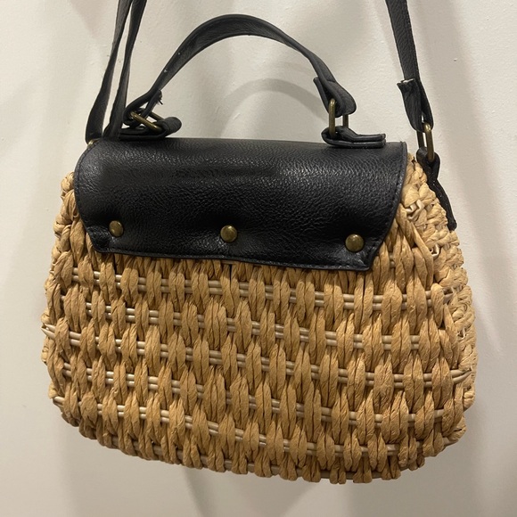 Matisse Beach Harbor Elegant Black and Tan Woven Crossbody Bag - Picture 5 of 8